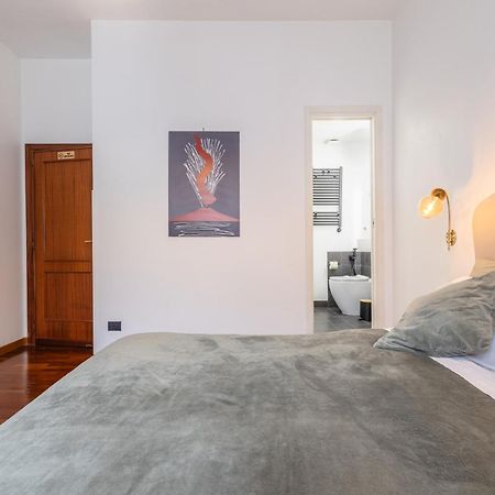 Napolicentro Mare - Sea View Rooms & Suites Экстерьер фото