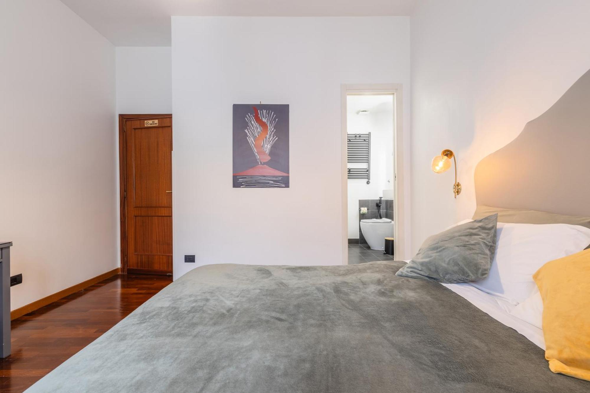 Napolicentro Mare - Sea View Rooms & Suites Экстерьер фото