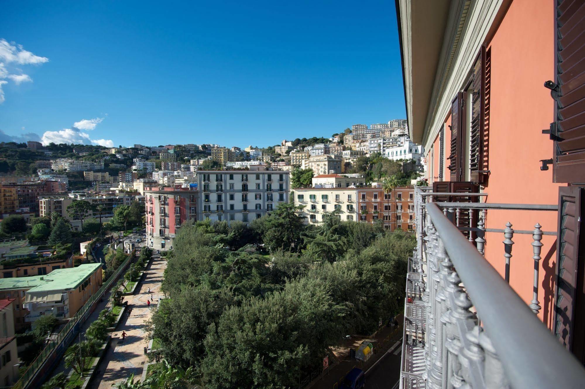 Napolicentro Mare - Sea View Rooms & Suites Экстерьер фото