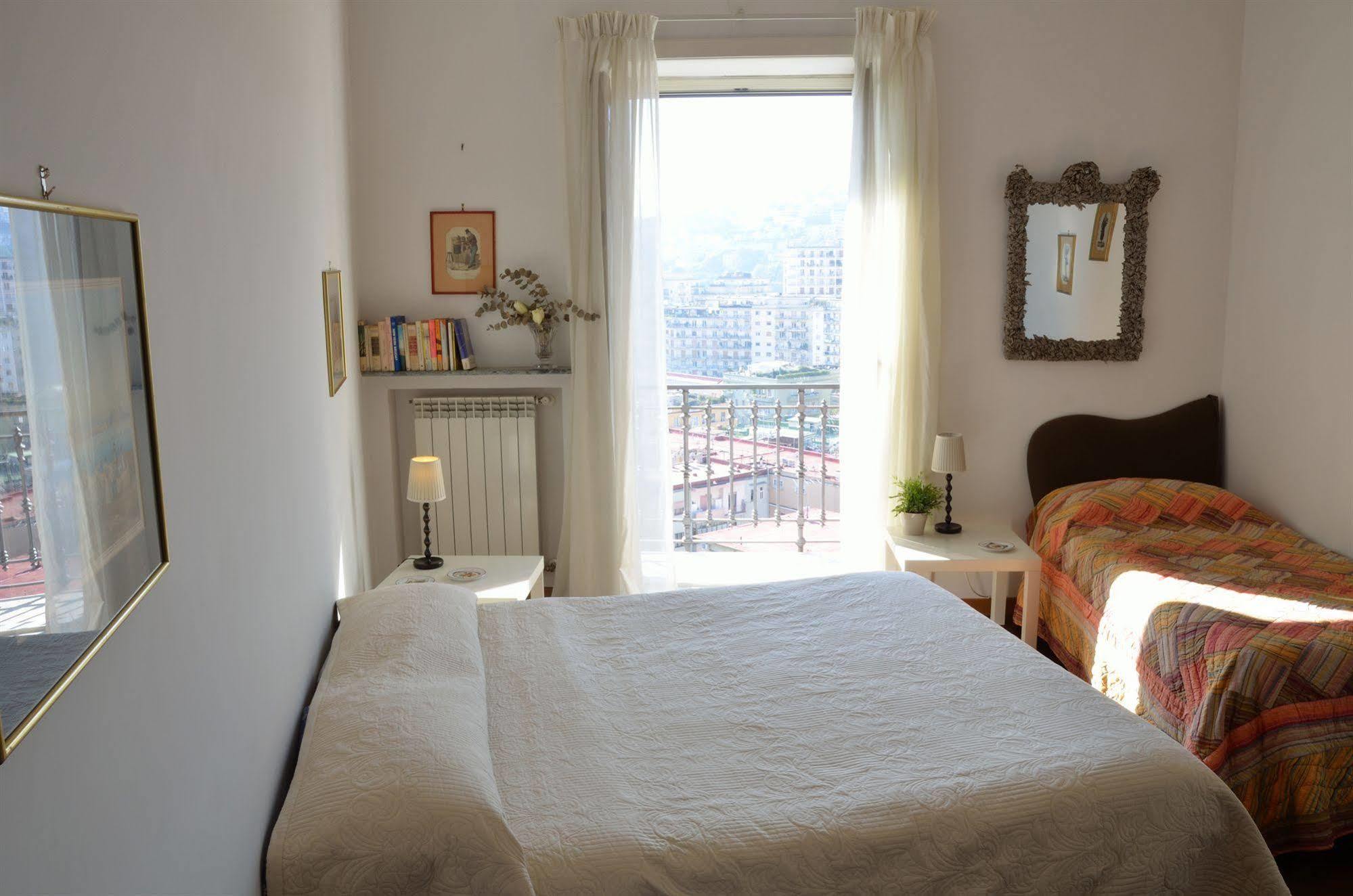 Napolicentro Mare - Sea View Rooms & Suites Экстерьер фото